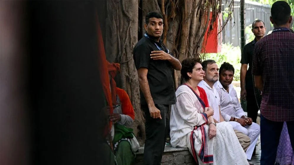 ভারতে সিইসির পদত্যাগের দাবিতে বিক্ষোভ: রাহুল গান্ধী আটক, পরে মুক্তি
